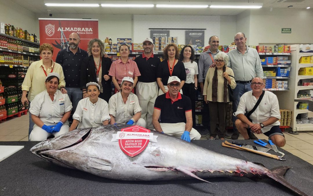 AUTOSERVICIOS FAMILIA CELEBRA UN RONQUEO DE ATÚN ROJO EN SU TIENDA DE GIJÓN